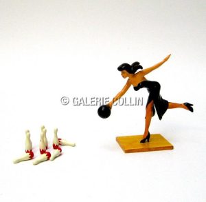 BERTHET . PIXI Figurine "Pin up jouant au Bowling"